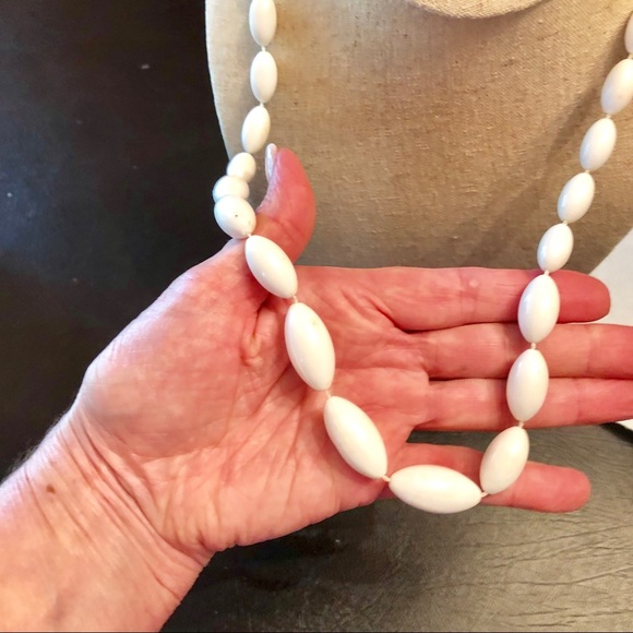 - ❤️White Necklace - Picture 2 of 8